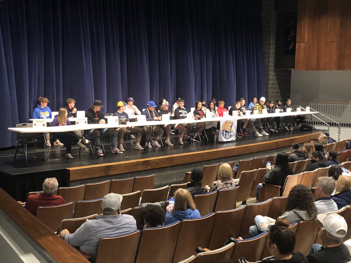 TahomabearsA's tweet photo. Great day to be a Bear! Celebration with friends &amp; families for 26 of our seniors who will be competing at colleges around the country in ‘22-‘23! https://t.co/UnZwwySHZV