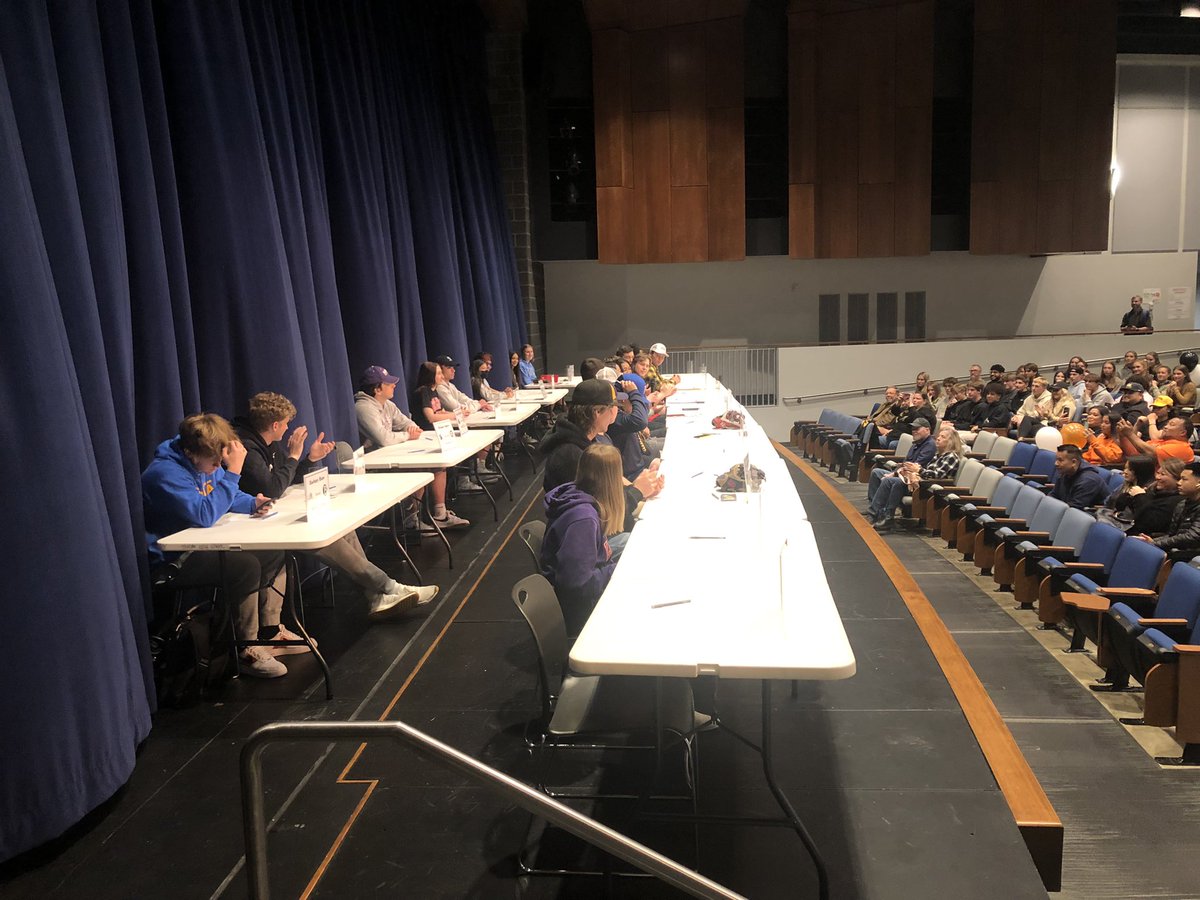 TahomabearsA's tweet photo. Great day to be a Bear! Celebration with friends &amp; families for 26 of our seniors who will be competing at colleges around the country in ‘22-‘23! https://t.co/UnZwwySHZV