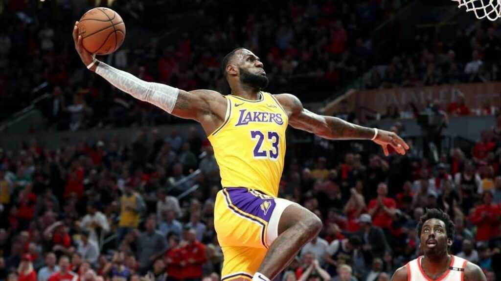 50NuancesDeNBA's tweet photo. 🗣 Si tu pouvais faire un Dunk Contest all time, qui seraient les 4 participants ?

👑 Vince Carter, Zach LaVine, Dominique Wilkins et moi 🤷🏾‍♂️ https://t.co/lX99ZlcHCq