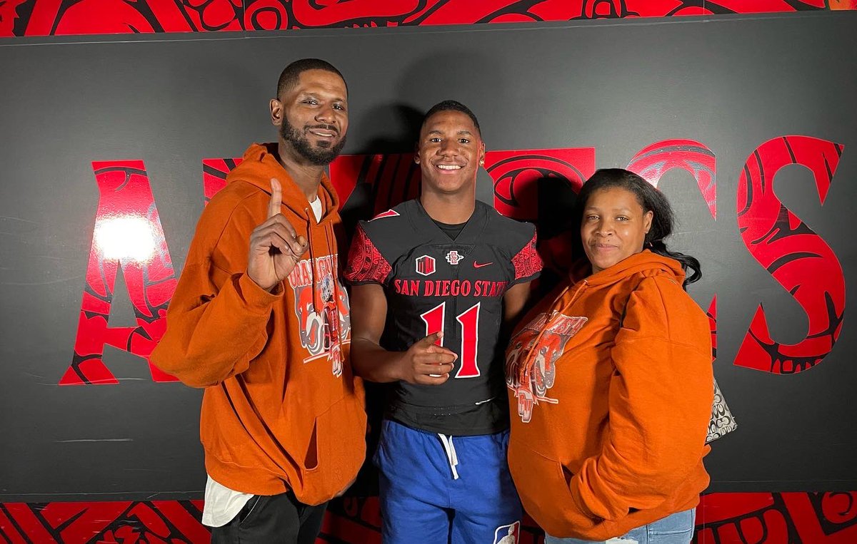 Sire Gaines (@gainessire) on Twitter photo BLESSED & HUMBLED to say I received a(n) OFFER from SAN DIEGO STATE UNIVERSITY!🔴⚫️ #GoAztecs @CoachDeakinSDSU @Matt_Razzano <a href="/AztecRecruits/">San Diego State Football Recruiting</a> <a href="/OrangeVistaFB/">Orange Vista Football</a> <a href="/SWEliteFC/">Southwest Elite Football Club</a> <a href="/GregBiggins/">Greg Biggins</a> BLESSED & HUMBLED to say I received a(n) OFFER from SAN DIEGO STATE UNIVERSITY!🔴⚫️ #GoAztecs @CoachDeakinSDSU @Matt_Razzano <a href="/AztecRecruits/">San Diego State Football Recruiting</a> <a href="/OrangeVistaFB/">Orange Vista Football</a> <a href="/SWEliteFC/">Southwest Elite Football Club</a> <a href="/GregBiggins/">Greg Biggins</a>