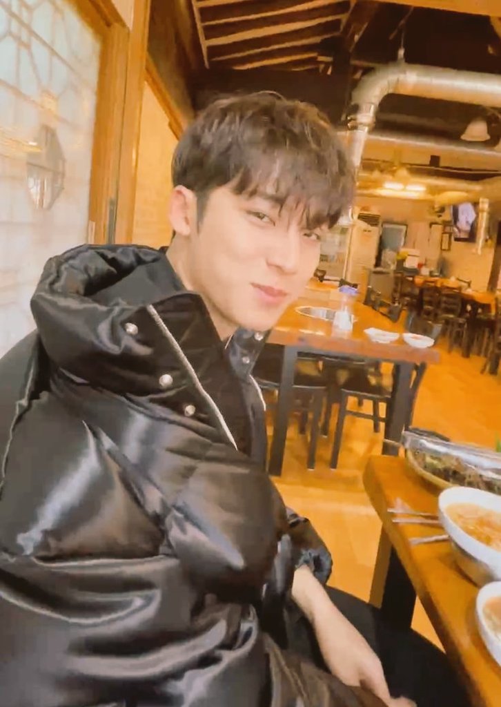 ndandahe's tweet photo. Lunch with my fav human 🐶

#CSD #CaratSelcaDay #MINGYU #SEVENTEEN @pledis_17 https://t.co/SGaLDMApyw