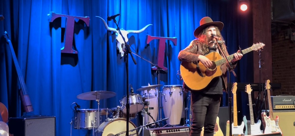 BrianMcclatchey's tweet photo. Lucas Brookbank Brown at the @tractortavern in Ballard. Amazing set! https://t.co/nVBx9ZSiNr