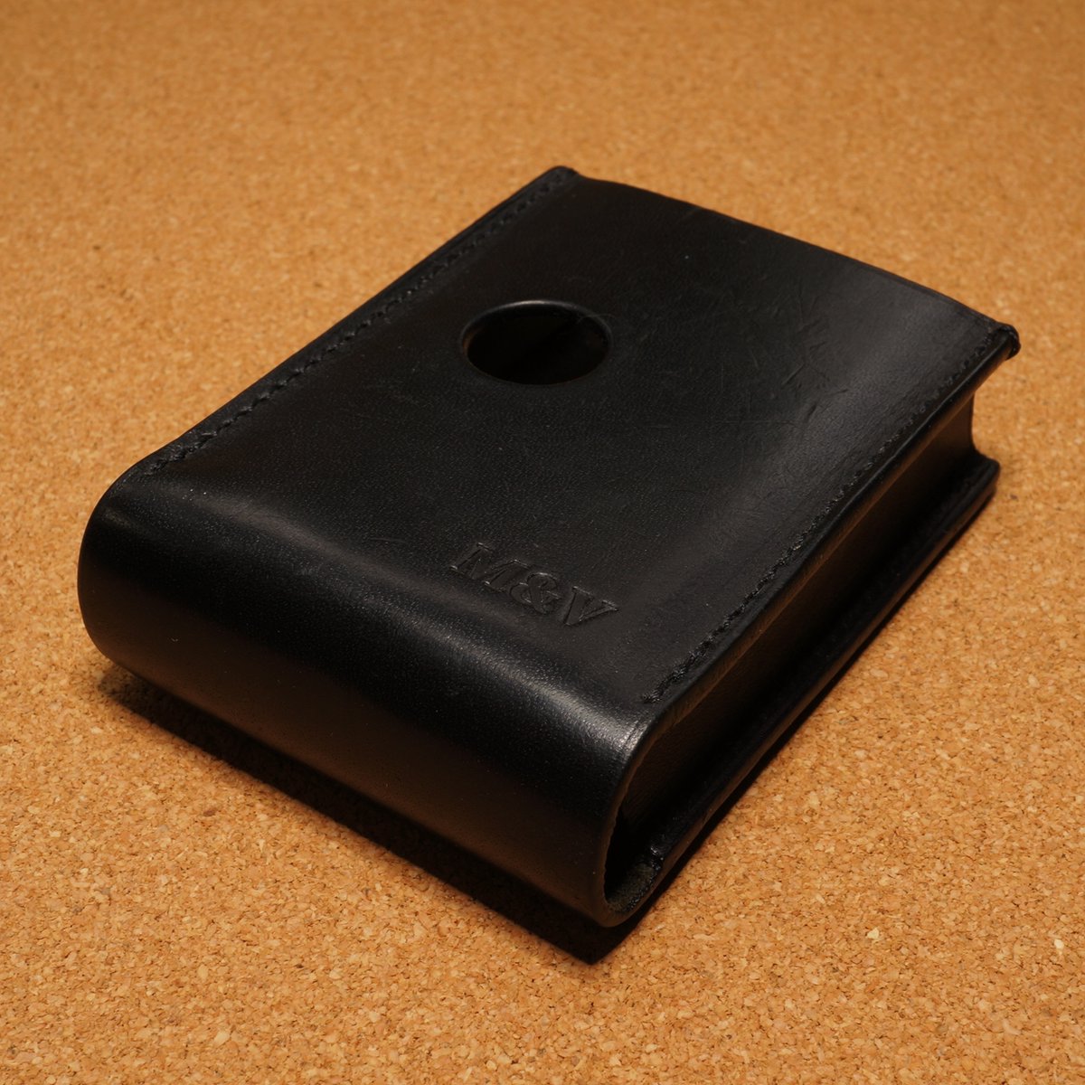 VAlphaline's tweet photo. M&amp;V Extrandmore France｜BilletBox cases - Black 入荷。高品質フレンチカーフを使用した国内入手困難の BB ケースです。コンデションは気になるキズ等無く使用感程度の良好な状態ですので、お見逃し無く！😉😉😉DM大歓迎 #MandV #BilletBox #BB #Leather #Vape #vape好きな人と繋がりたい #vape放出 https://t.co/ADG4U6aWBo