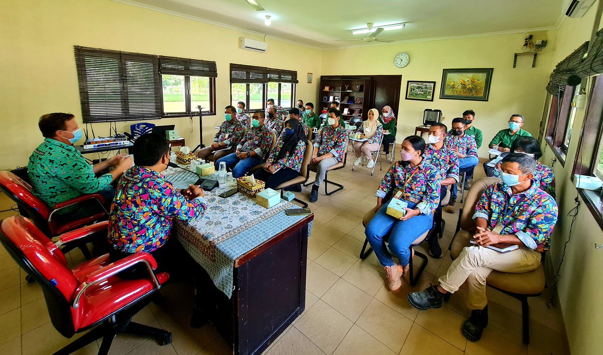 troysetter's tweet photo. Exotic disease war cabinet meeting @JJAA feedlot Indonesia FMD, LSD and Covid too close for comfort  @ConPastCo https://t.co/4xs3xybziW