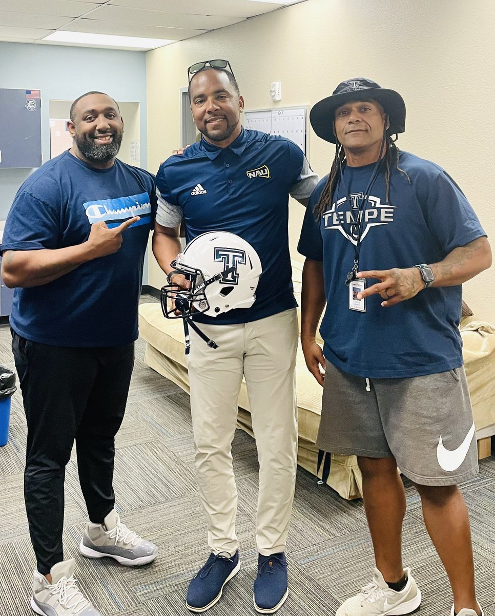 TempeFootball's tweet photo. Thanks @coachJTaylor8 for stopping by before the showcase tonight to see Tempe HS in person & to chat about the young Buffs we got coming up. Discussing how HS recruiting is changing with the addition of NIL & the ever-growing transfer portal. #IYKYK
#BeABuff #recruiting101 https://t.co/JUs6R2H3Uu