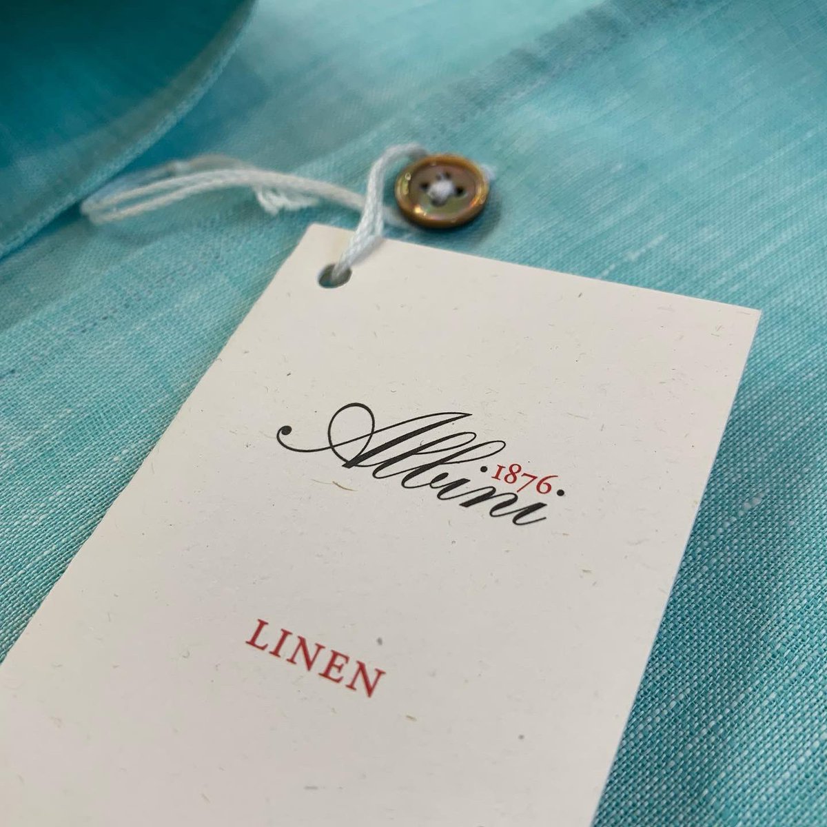 tailorsuzuki's tweet photo. 🇮🇹ALBINI🇮🇹
老舗アルビニ・リネンシャツが仕立て上りました🪡
ミントグリーンのイタリアンカラーシャツは奥様からのサプライズプレゼント🎁
#鈴木洋服店 #tailorsuzuki #浜松オーダーシャツ #オーダーシャツ #ordershirt #アルビニ #albini #リネンシャツ #麻シャツ #イタリアンカラー https://t.co/OYRHgrIUjj