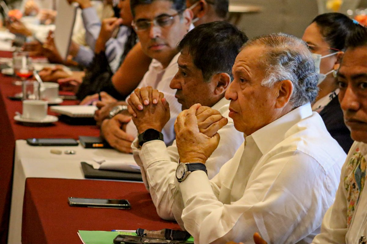 AmicOaxaca1's tweet photo. La transformación de Oaxaca va de la mano de las y los constructores oaxaqueños con propuestas sólidas para construir un estado próspero, equitativo e incluyente.
#ForosPorElFuturoDeOaxaca
#SomosAMIC
#ConstruyamosOaxaca
@ruedamarz
@JavierPorOaxaca
@RaulRuizRobles https://t.co/ftu3C1gqPJ