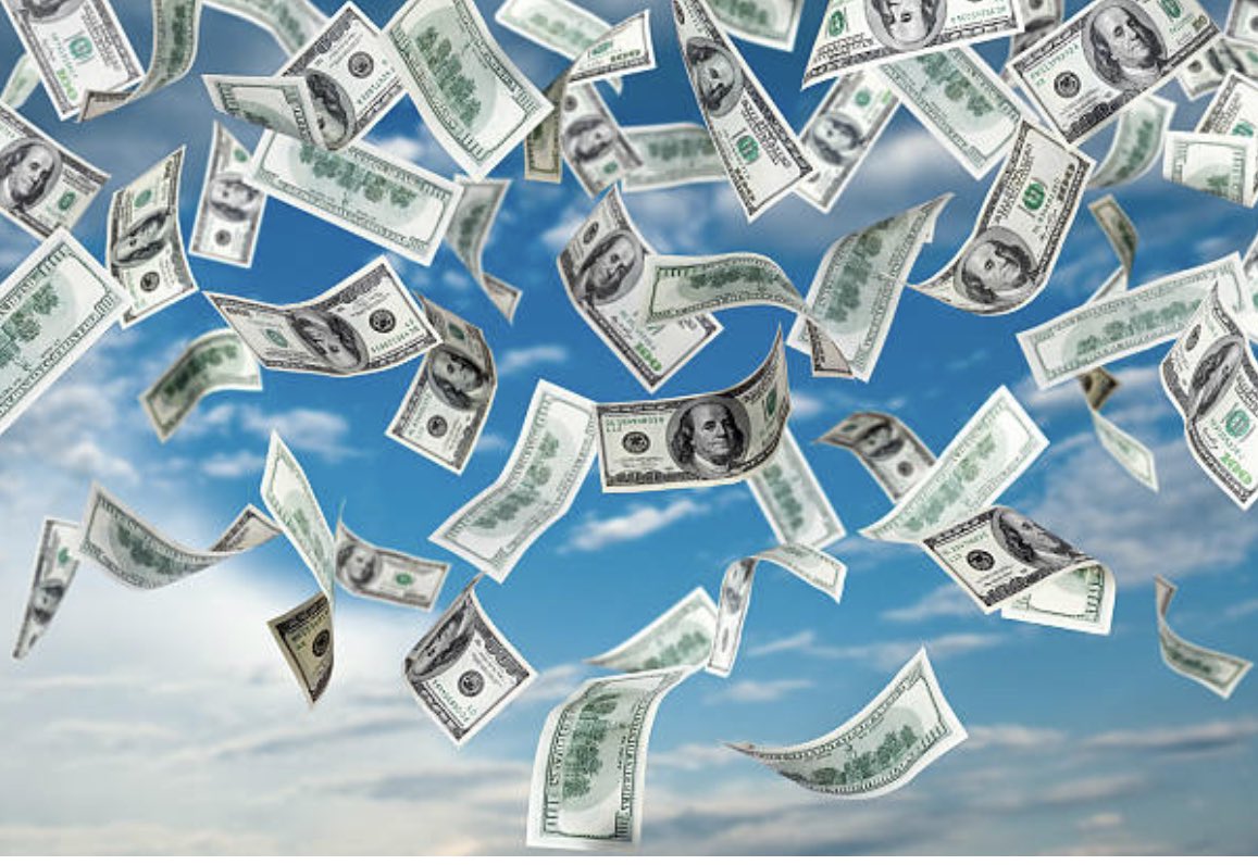 EIFWhite tweet media