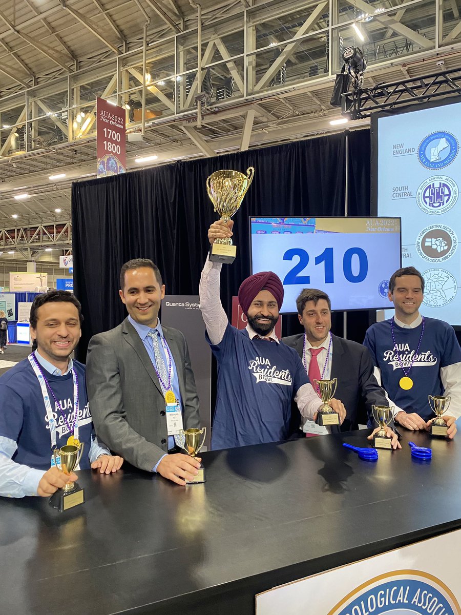 DocHarman_Uro's tweet photo. We did it 💪🏻
A proud moment indeed,winning 9th edition of #ResidentsBowl at #AUA2022.A big cheers to my teammates from Mid-Atlantic section.Thankyou @AmerUrological @IauaSociety @usioffice for giving the opportunity to represent India as international travelling fellow.#NOLA #AUA https://t.co/HsxI7GVsbX