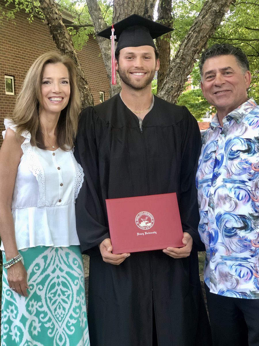 CalabroTom's tweet photo. @DruryUniversity #StudentAthlete @CalabroNikko #ParentProud @CromwellCalabro @DruryBaseball @drurypanthers https://t.co/Qn1elMVCbI