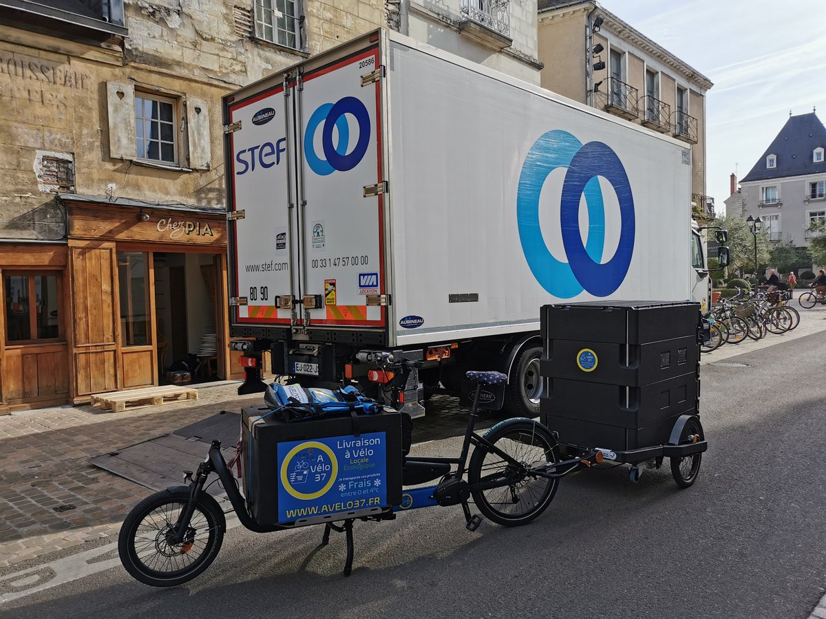 ❄️ Fresh News 📢 A Vélo 37 s'associe à Frais Chez Toi Angers pour proposer un service de livraison de produits frais 🍖🧀et surgelés 🍦🧊 à Vélo 🚲 sur #Tours ! Producteurs, restaurateurs ou transporteurs ? Choisissez la solution A Vélo 37 🚲📦!! ➡️ Adrien@avelo37.fr