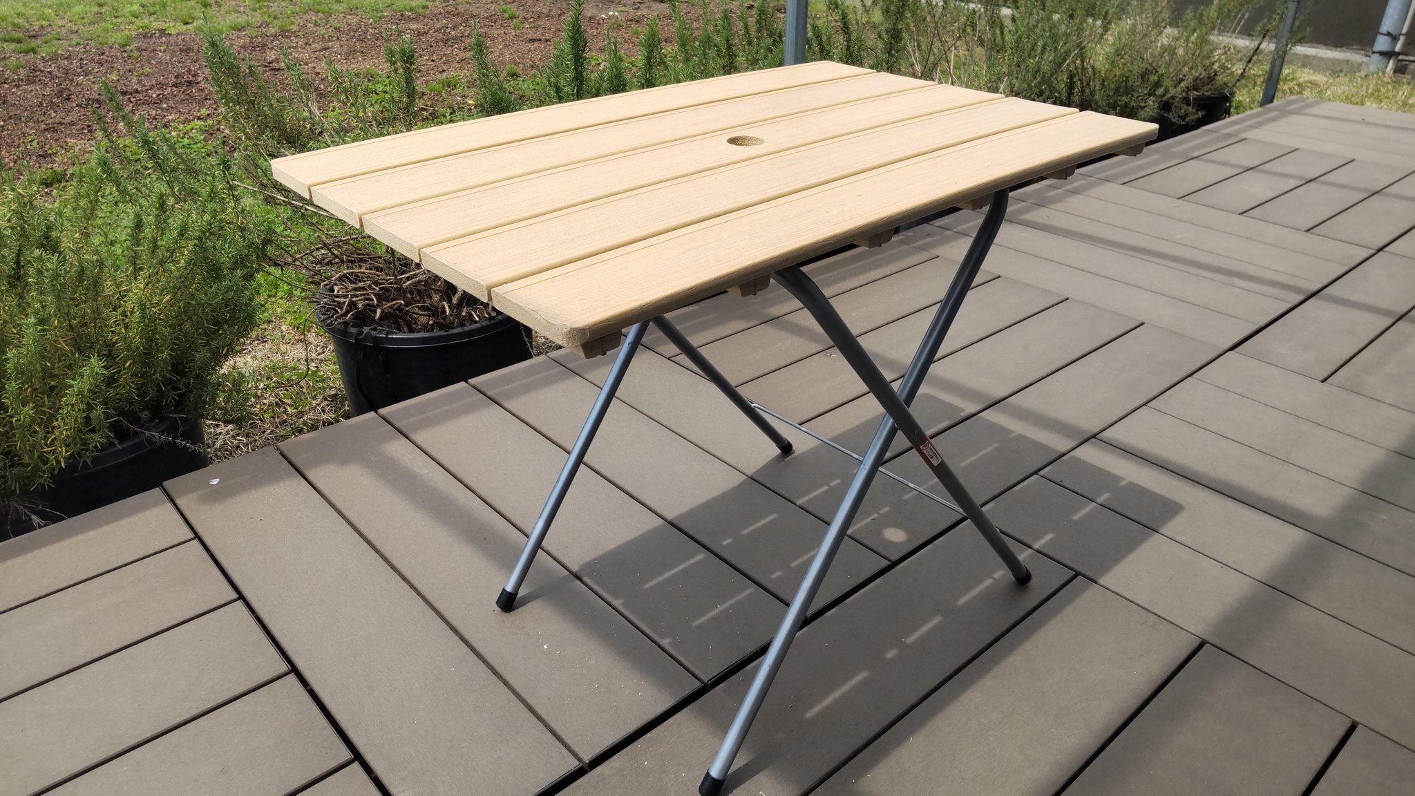 تويتر むかいさん ブルーベリー狩り体験園むかいさんちの農園in魚津 على تويتر コメリの折りたたみテーブルのリメイク 天板が 落書きやらシールやらで汚れまくってたので すのこに取り替えてみました T Co Wykvizvvt0