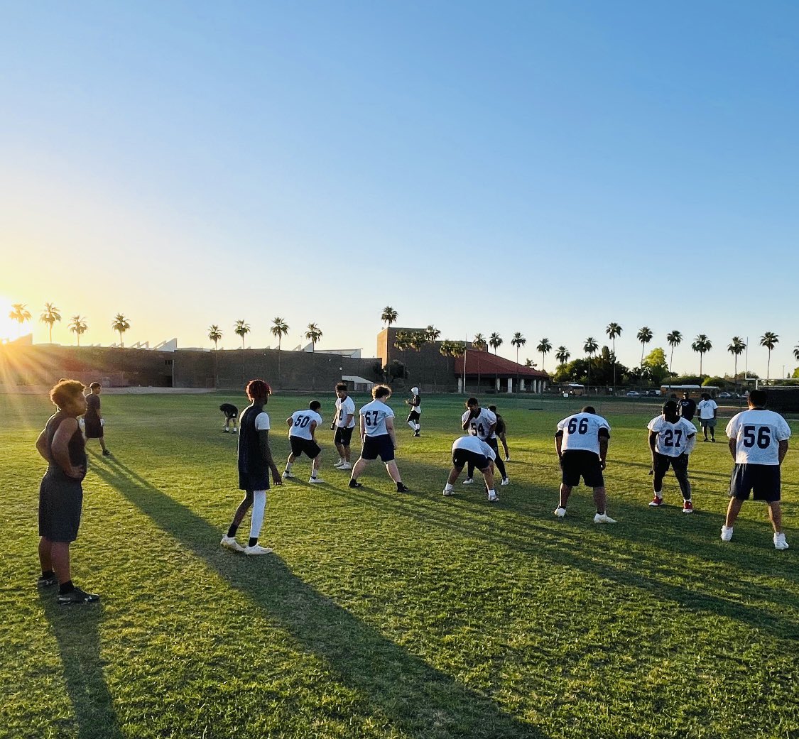 TempeFootball's tweet photo. Great Showcase out at @CDS_TUHSD tonight.
Thank you @cdsfootball1 for hosting the event.
Our program is heading in the right direction. We're excited to grow & build this new foundation this summer❗️
#BuffsBackOnTheBlock
#BeABuff https://t.co/4bBzwooniK