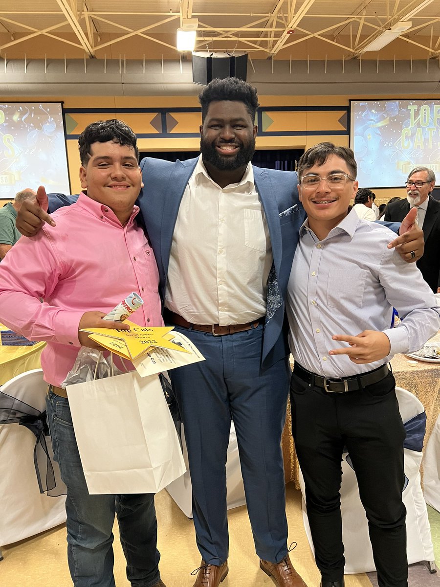 Coach_Dbro's tweet photo. Loved celebrating the TOP CATS tonight in the classroom! These student athletes continue to get it done in more ways than one 🐾🔥 #TopCats #StudentAthlete 

I expect to see more student athletes jumping into the ranks of the TOP CATS! 🐾
@FISD_Wildcats @FabensHS @FabensFB https://t.co/ET1wBDZ2pv