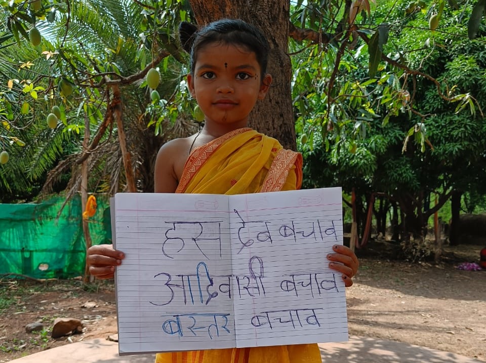 MandloiAnshu's tweet photo. हमें हिंसा नहीं, शिक्षा, स्वास्थ्य सुविधा दो ।।
#SaveSilger
#SaveHasdeo https://t.co/pW7zcztIcG
