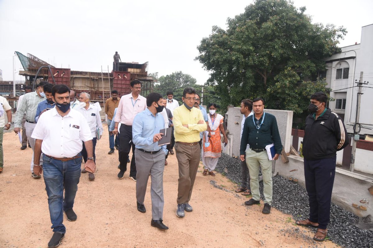 GBAChiefComm's tweet photo. ಓಕಳಿಪುರ ಪ್ರದೇಶವನ್ನು ಟ್ರಾಫಿಕ್ ಮುಕ್ತ ಮಾಡುವ ಸಲುವಾಗಿ ಗ್ರೇಡ್ ಸೆಪರೇಟರ್ ಕಾಮಗಾರಿ ನಡೆಯುತ್ತಿದ್ದು, ಮೆಜೆಸ್ಟಿಕ್ ಕಡೆಯಿಂದ ರಾಜಾಜಿನಗರ ಕಡೆ ಹೋಗುವ ಕೆಳಸೇತುವೆ ಕಾಮಗಾರಿ ಈಗಾಗಲೇ ಪೂರ್ಣಗೊಂಡಿದ್ದು, ವಾಹನ ಸಂಚಾರಕ್ಕೆ ಅವಕಾಶ ಮಾಡಿಕೊಡಲಾಗಿದೆ. 1/2

#BBMPCares @CMofKarnataka @BSBommai @BBMPAdmn @KarnatakaVarthe https://t.co/M3K5RLrUd7