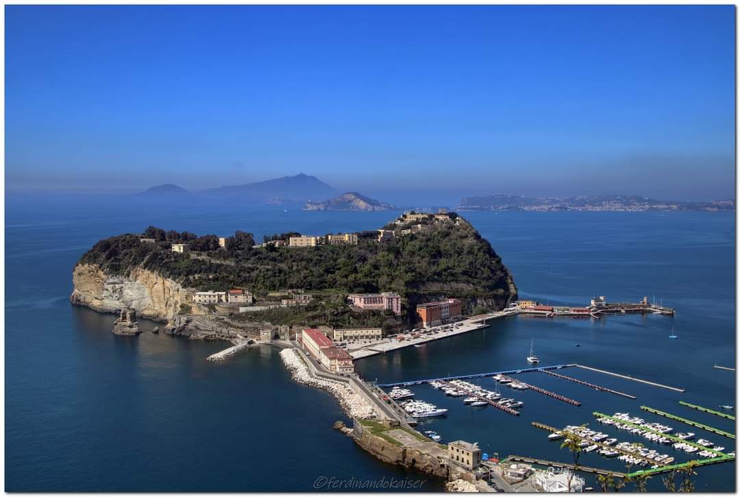 UnaCertaCarmen's tweet photo. Buongiorno a tutti!
Nisida #Napoli https://t.co/x5quxdjyHM