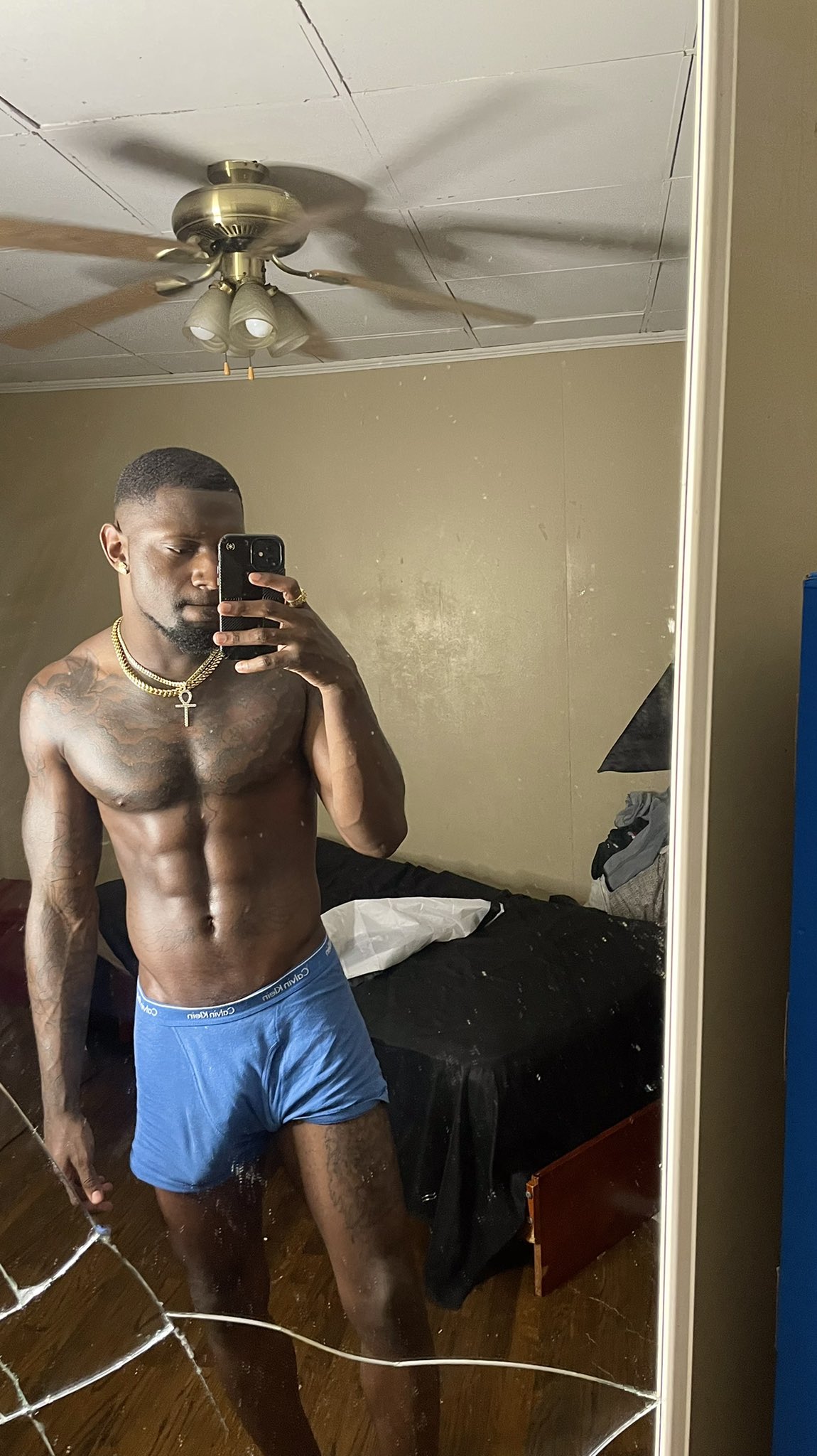 NO NAME on Twitter: "Excuse my dirty mirror 🤦🏾‍♂️ https://t.co