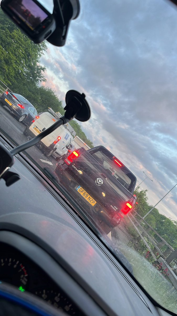 jaxboiii2001's tweet photo. Been sat here quite a while now and not moved an inch. Good start to the work day π #gunnabelate #M2 https://t.co/aAiFLTJAaS