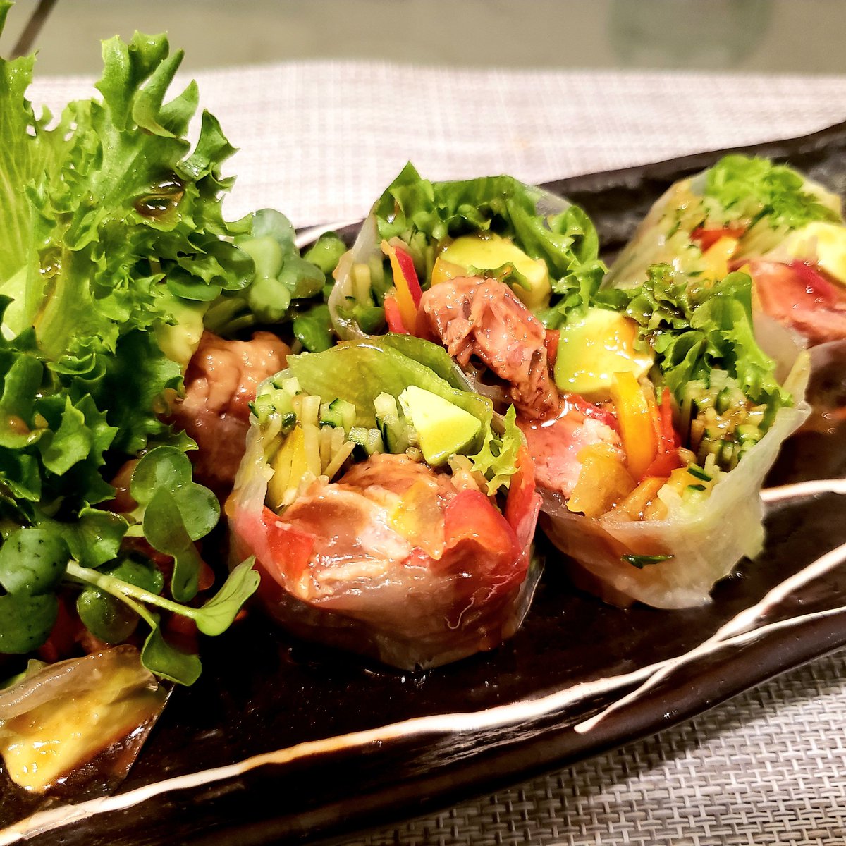 CookingPandaXX's tweet photo. 以前から気になってた、メグロ食品さんの豚なんこつ煮。
野菜たっぷりの生春巻きにしてやったぜ。うめぇしかねぇ🐼👍
(���案件ではありません) https://t.co/yTgYokaVIn