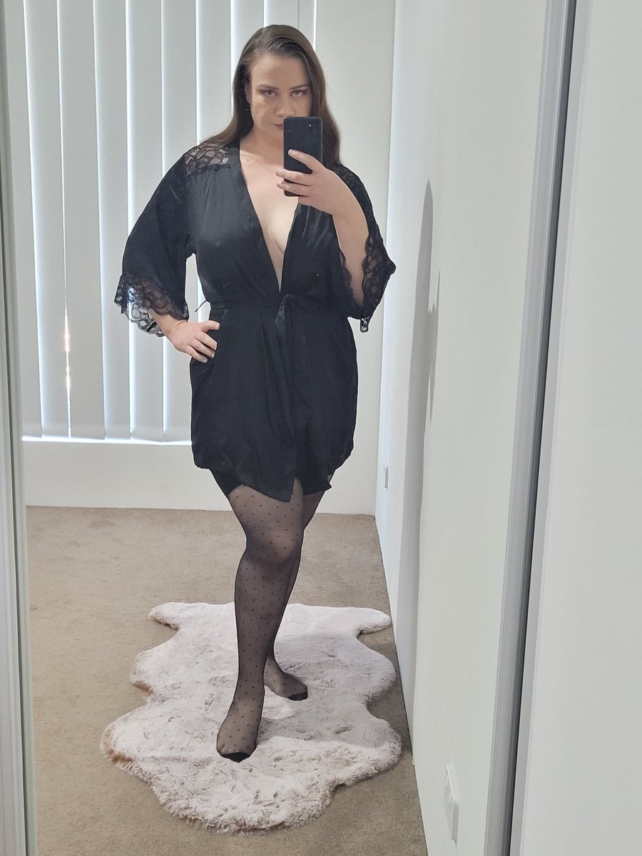 SinfulBlizz's tweet photo. Just became a big fan of stockings. Anyone else? #stockings #onlyfansprep https://t.co/FwbuLRUNLB
