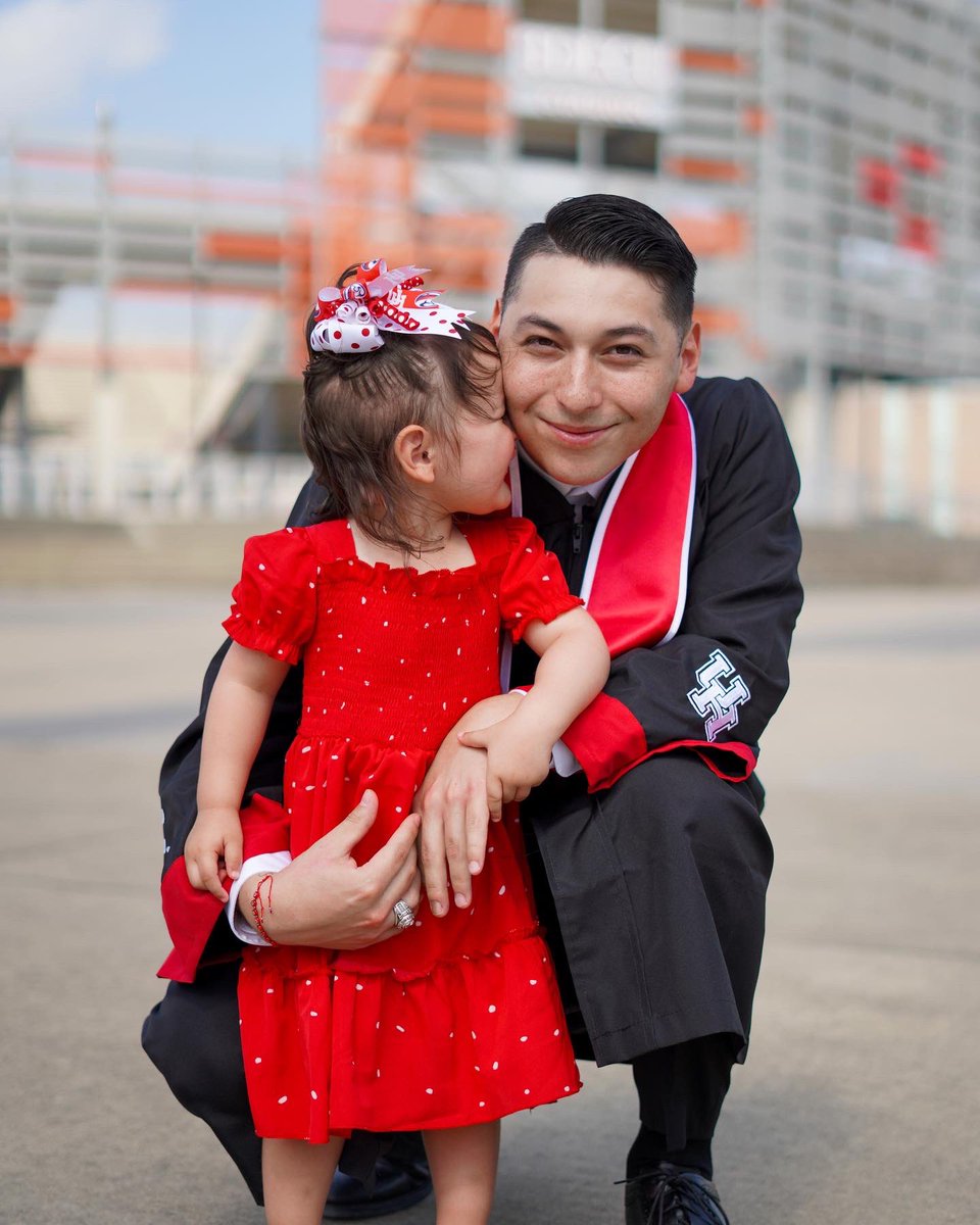 not_tris10's tweet photo. Grad Dad. 🎓 https://t.co/EdLnS3kkeA
