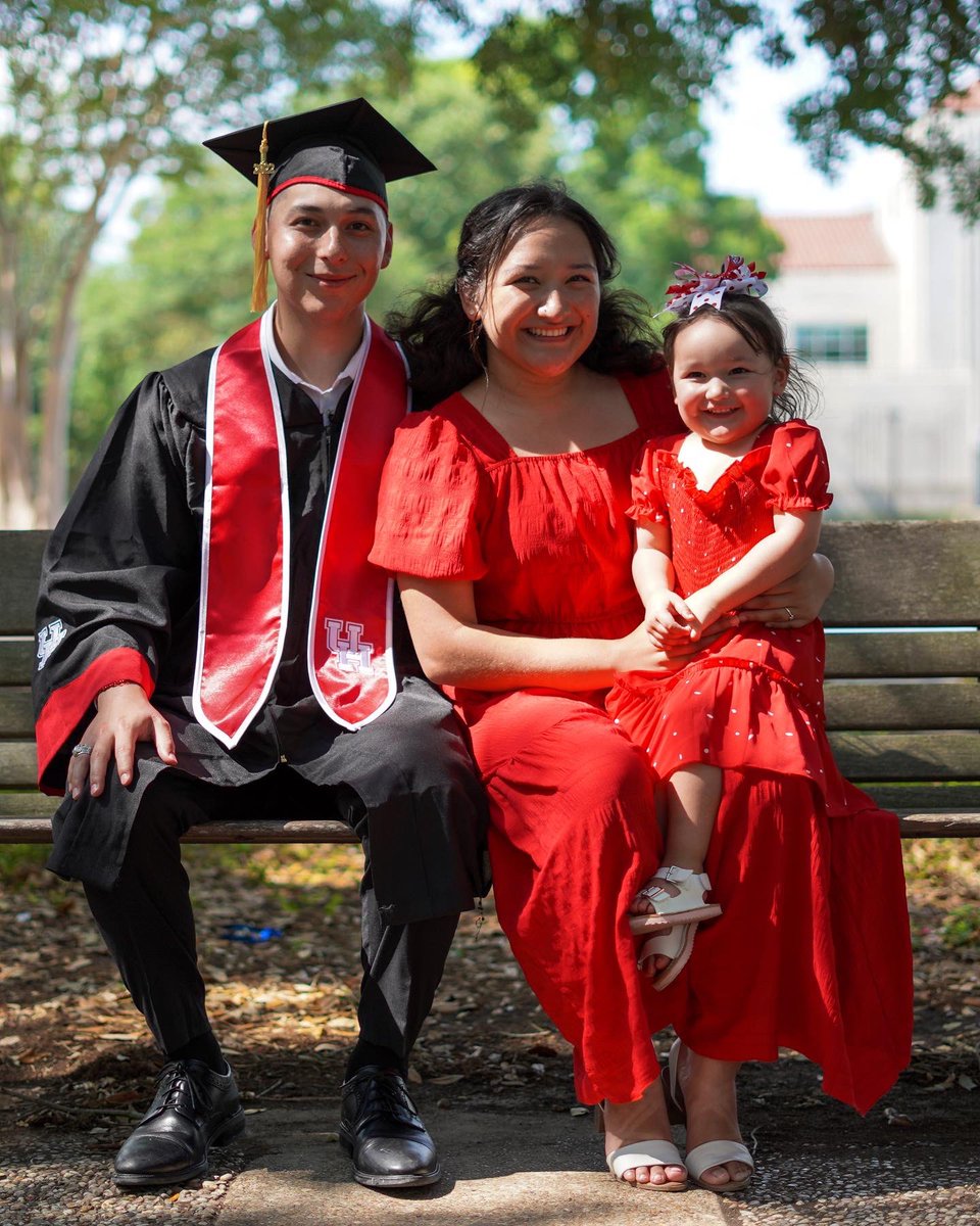 not_tris10's tweet photo. Grad Dad. 🎓 https://t.co/EdLnS3kkeA