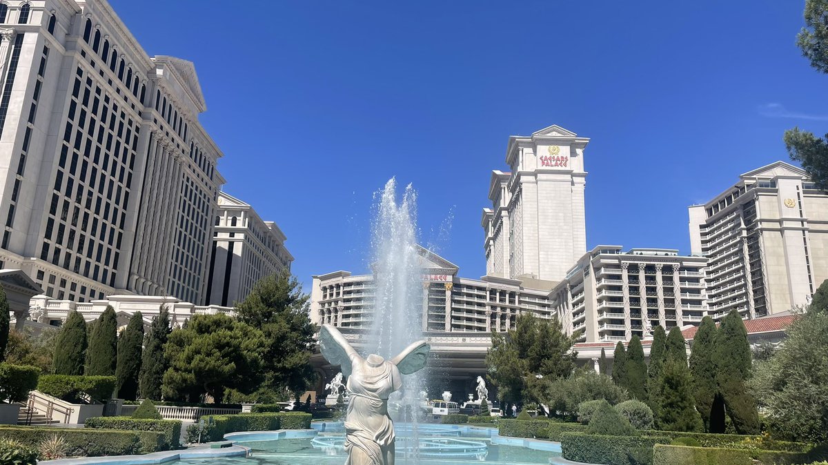 My home from home for the next few days 😍 #VegasNights #vegas #caesarshotel