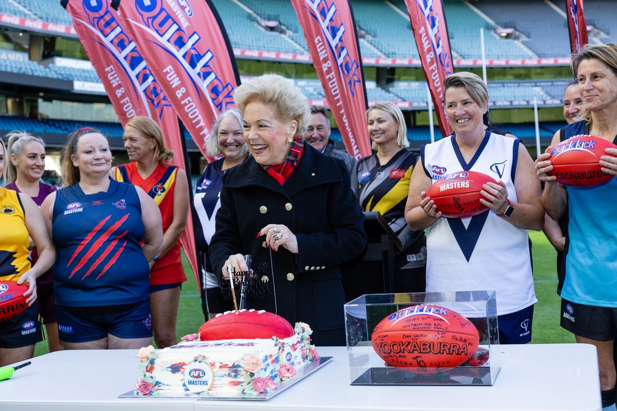 AFLMasters's tweet photo. Happy birthday to our Patron @SusanAlberti1 and thank you for you lifetime contribution to @AFL, @aflwomens and @AFLMasters
#ItAllStartsWithAQuickKick #AFLMasters #FootyForFun #QuickKick https://t.co/z4JIfgu2Ow