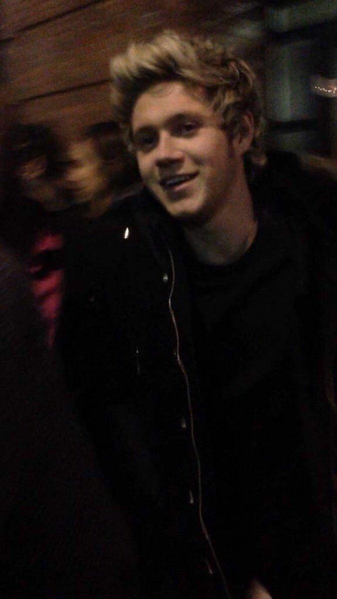 niallslover72's tweet photo. Blurry pics of Niall. Yes that's it BLURRY PICS OF NIALL HORAN.
#Nialler #NiallHoran #HoranDog
@NiallOfficial https://t.co/bRmcLWd68E