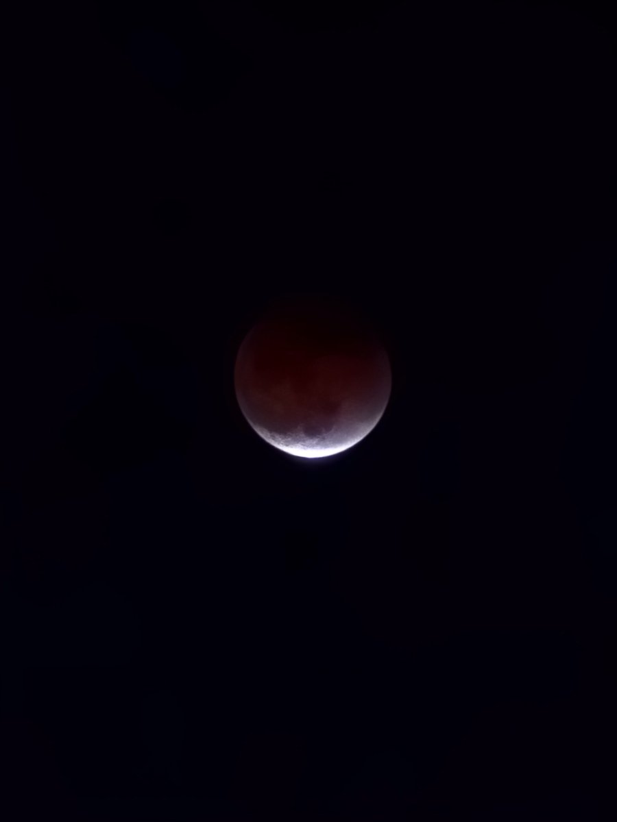 TITOV3GA's tweet photo. Me declaro  novio de la Luna! Enamorado😍 https://t.co/M5QyGAVDqn