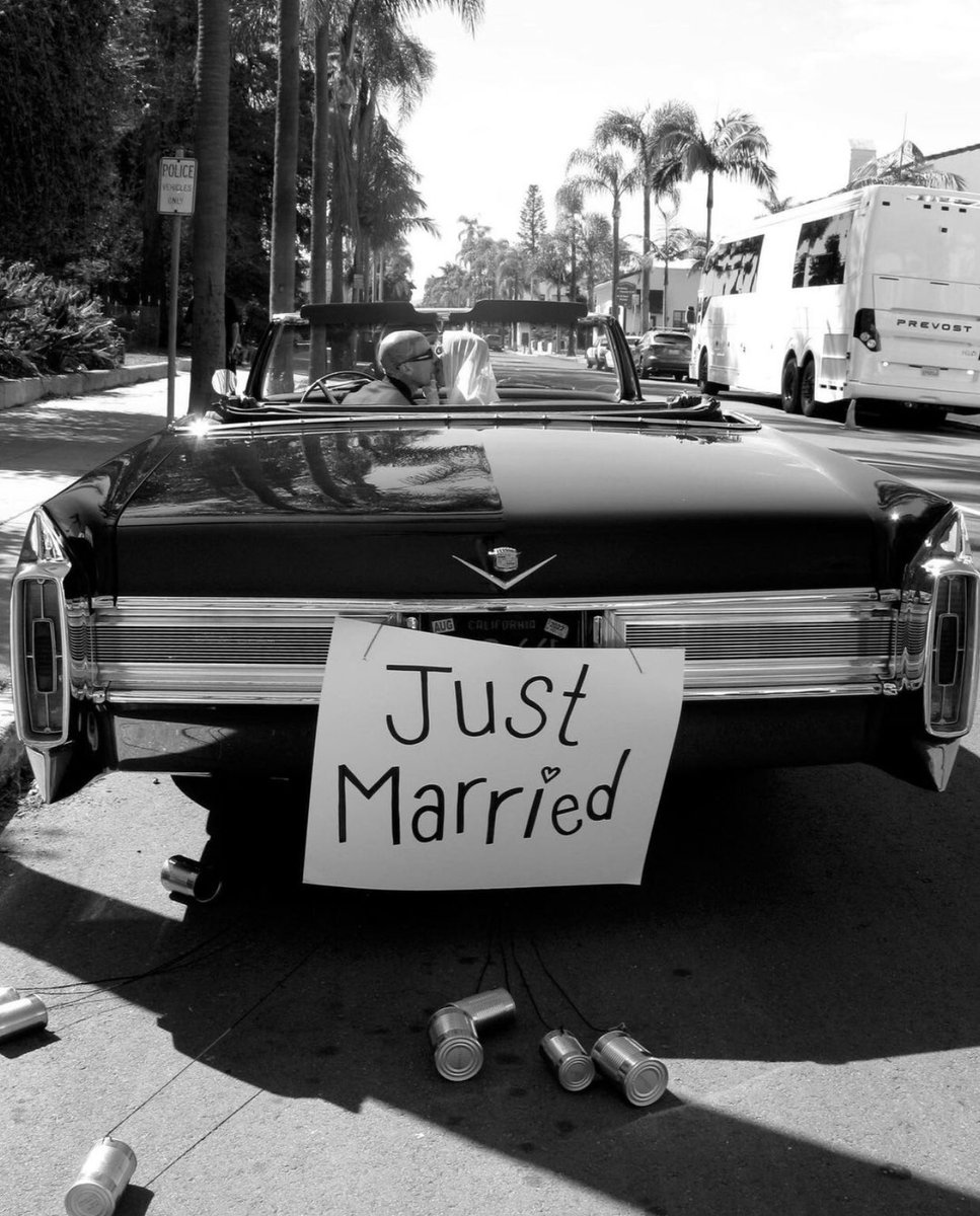 KourtDailyCom's tweet photo. Congratulations @kourtneykardash &amp; @travisbarker 💍 https://t.co/b9GJFG9X4u