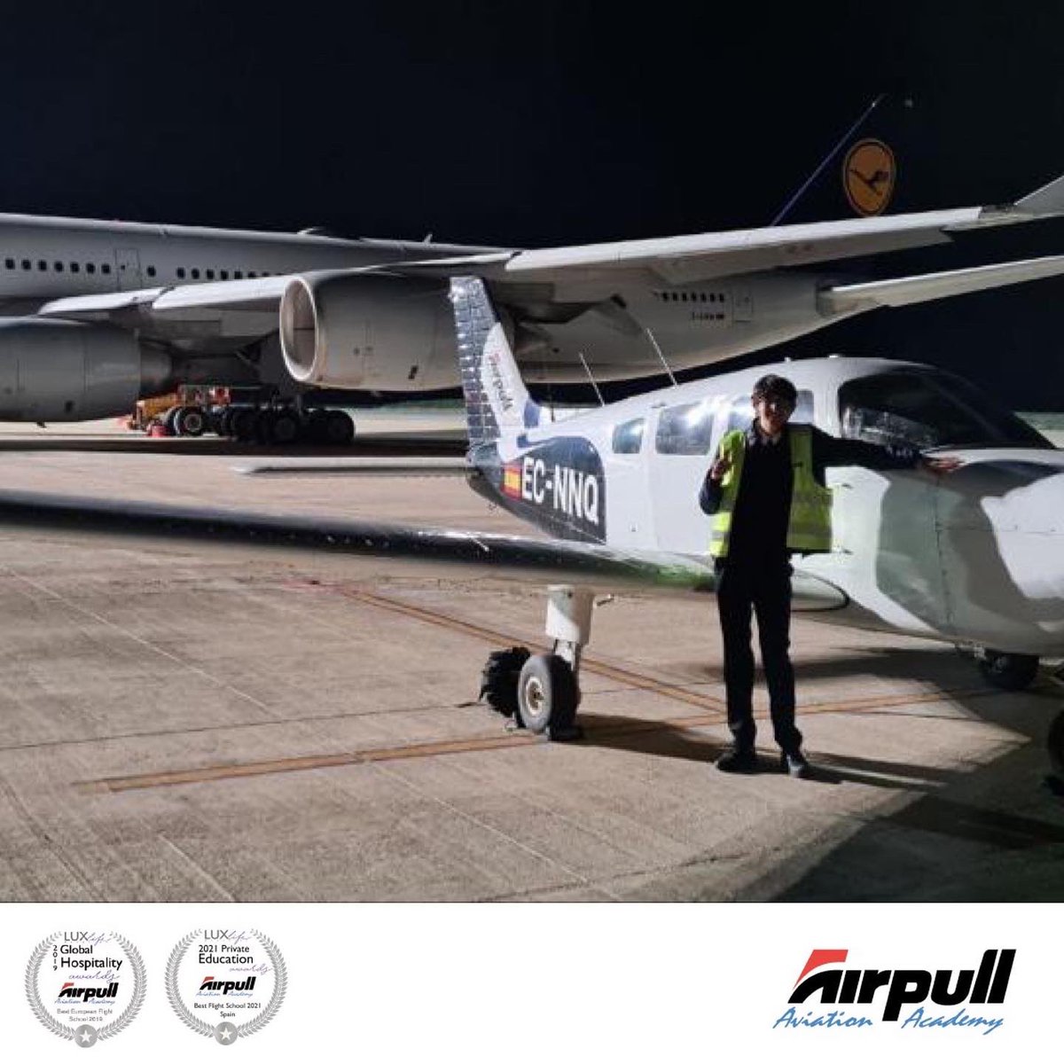 AirpullAviation's tweet photo. La semana pasada realizamos vuelos de entrenamiento visual nocturno en el Aeropuerto de Teruel, en lo que fue el comienzo de una serie de colaboraciones para fomentar la aviación en la provincia.

-Jornada de puertas abiertas 18 de junio.
📥DM
📩info@airpull.com
📞+34 663 348 444 https://t.co/64RTMv9ipl