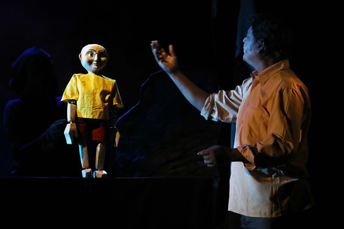 ItalyinKolkata's tweet photo. Kolkata witnessed cultural sights of Italian &amp; Indian art forms through the age-old story of Pinocchio. The Italian tale of Pinocchio was rendered in a Bengali puppet show fusing Italian music, sight and sounds. #pinocchio #kolkataitalyconnect #italianconsulate #nativeartforms https://t.co/1rJF8qCpHh