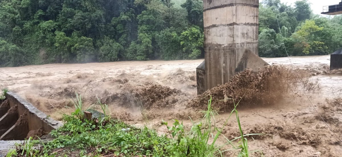 SushmitaDevAITC's tweet image. The floods in Assam have damaged communication by road &amp;amp; train. People of Dima Hasao &amp;amp; Barak valley are practically locked in. Supplies need to reach these places by air. Commercial flights have becoming exorbitant. Hope the govt steps in fast. @CMOfficeAssam