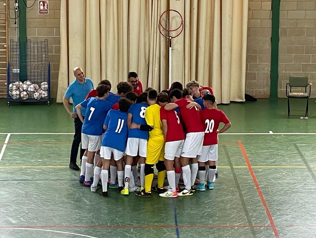 EntreMontesion's tweet photo. 🔵📸 |MOMENTOS DE LA PASADA JORNADA|
Os traemos una serie de momentos, vividos la anterior jornada.
#SentimientoDeClub🔵
#MontesiónEsUnSentimiento💙
#EMFutsal⚽️ https://t.co/8dwBIsFXS6