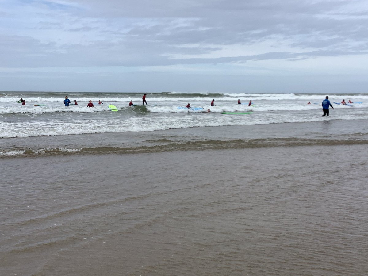 llanrhidianp's tweet photo. Surfs up! 🏄‍♀️Very proud of our ambitious pupils ☀️ not just developing their surf skills but developing their confidence and resilience 🏄‍♂️ @surfschoolwsf #LlanHealth #LlanCom #LlanFun #LlanPryCop https://t.co/ASOPl1xw1N