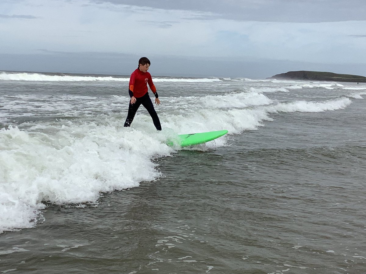 llanrhidianp's tweet photo. Surfs up! 🏄‍♀️Very proud of our ambitious pupils ☀️ not just developing their surf skills but developing their confidence and resilience 🏄‍♂️ @surfschoolwsf #LlanHealth #LlanCom #LlanFun #LlanPryCop https://t.co/ASOPl1xw1N