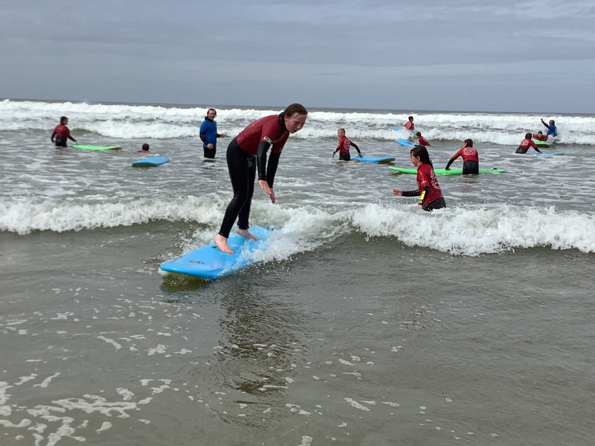 llanrhidianp's tweet photo. Surfs up! 🏄‍♀️Very proud of our ambitious pupils ☀️ not just developing their surf skills but developing their confidence and resilience 🏄‍♂️ @surfschoolwsf #LlanHealth #LlanCom #LlanFun #LlanPryCop https://t.co/ASOPl1xw1N