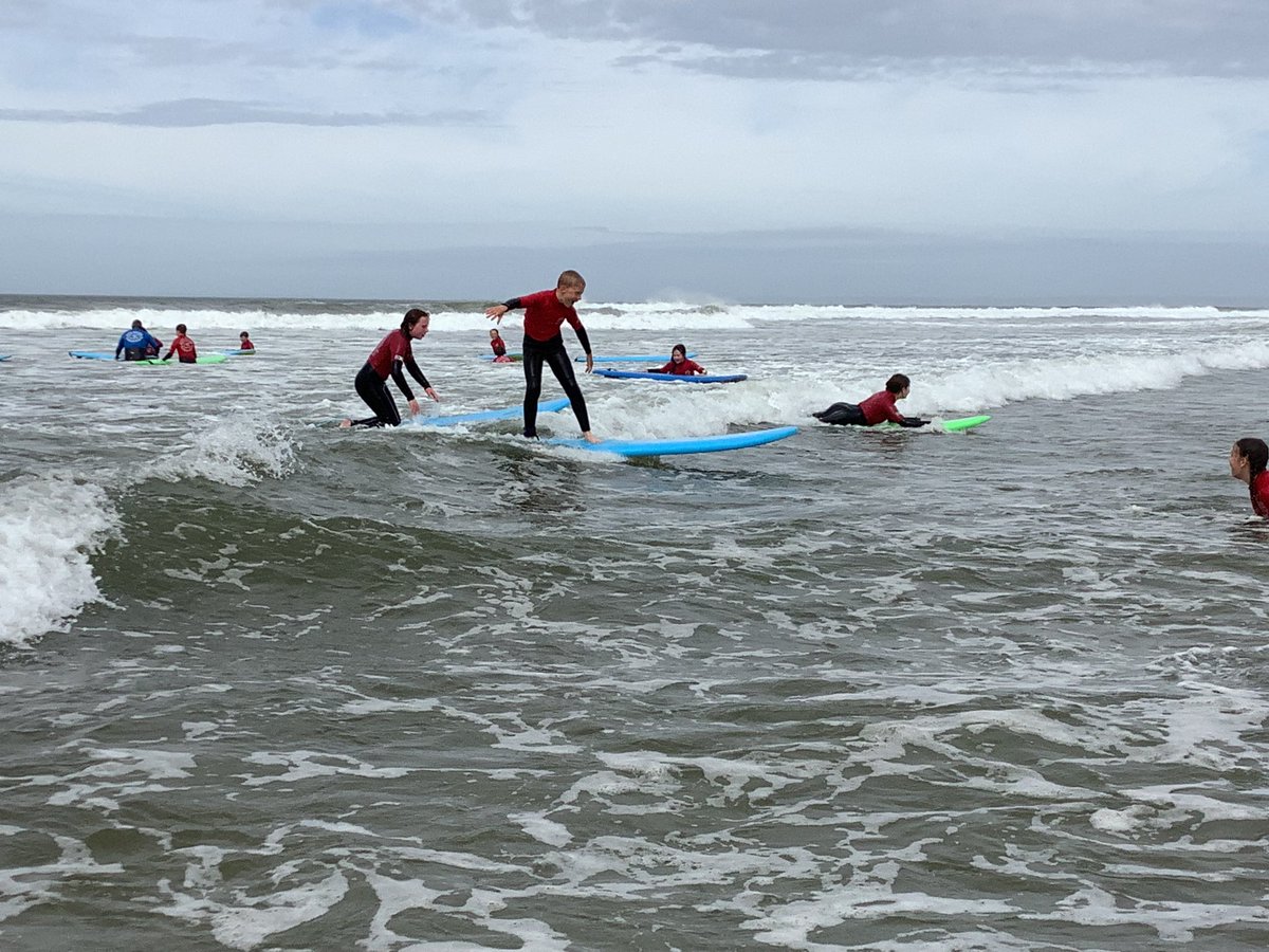 llanrhidianp's tweet photo. Surfs up! 🏄‍♀️Very proud of our ambitious pupils ☀️ not just developing their surf skills but developing their confidence and resilience 🏄‍♂️ @surfschoolwsf #LlanHealth #LlanCom #LlanFun #LlanPryCop https://t.co/ASOPl1xw1N
