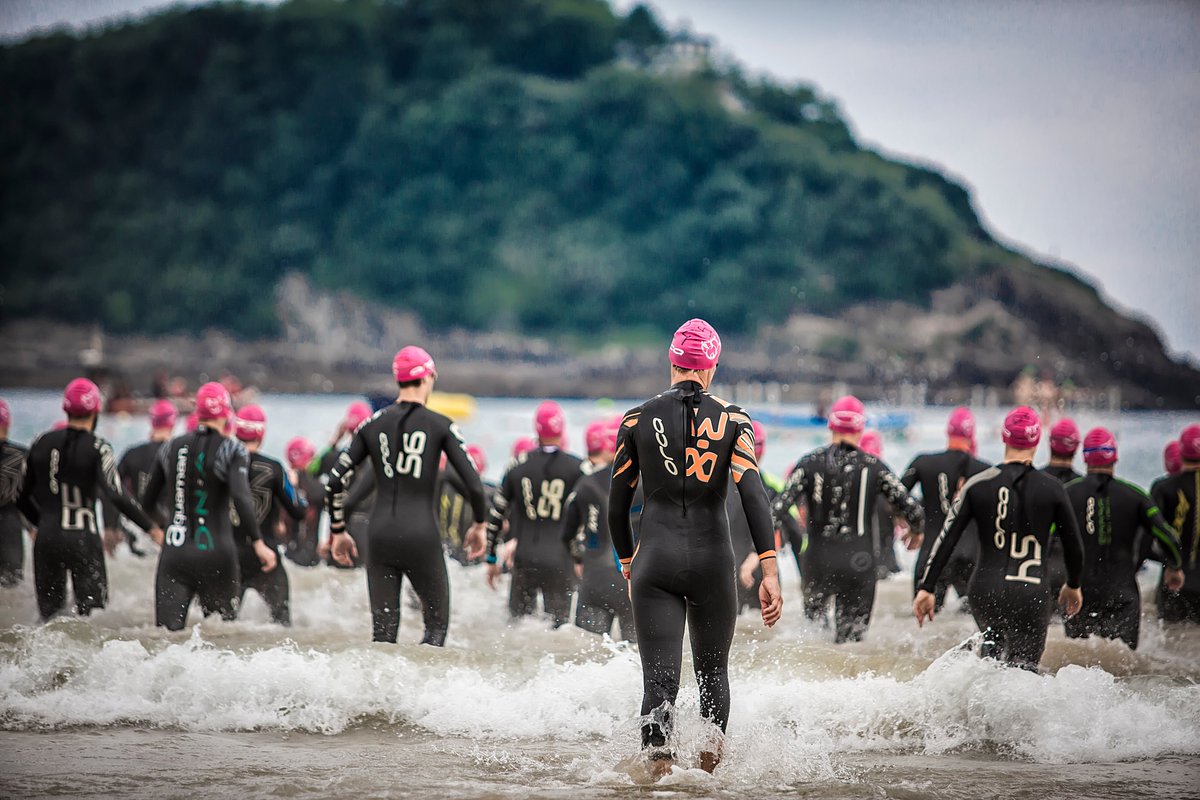 TriatlonMujer's tweet photo. Azken edizioaren argazki bat uzten dizuegu. Ez ahaztu, aurten berriro antolatu dugula ekitaldia eta garaiz zaudetela izena emateko! ZUEN ZAIN EGONGO GARA❤️
#triatlon #mujer #triatlonmujer #evento #oportunidad #triatloia #triathlon #eventodeportivo #donostia #sport #deporte https://t.co/4UfzGoK7rE