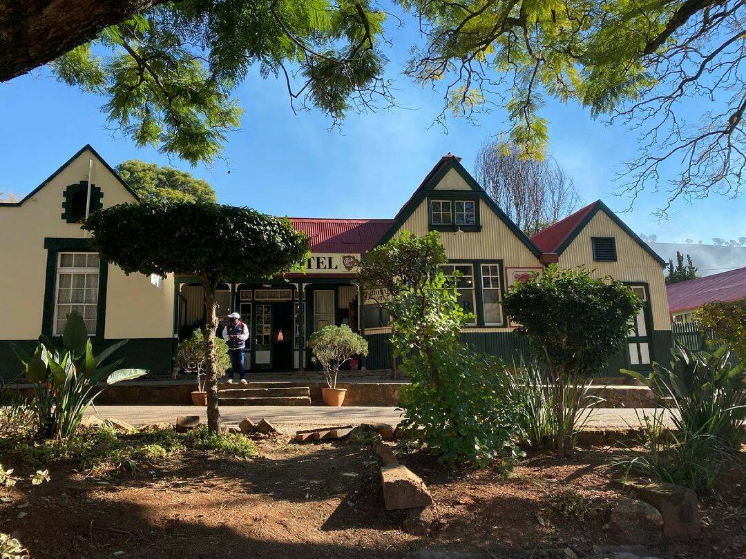 KrugerLowveld's tweet photo. Pilgrims Rest is the most enthralling museum in the Kruger Lowveld. Every building has a fascinating story...and so does the cemetery!😉
#pilgrimsrest #lowveldhistory @VisitSA_India #meetsouthafrica #gosouthafrica #historical #lovethelowveld #krugerlowveld #itsinournature https://t.co/SfICfmAHZm