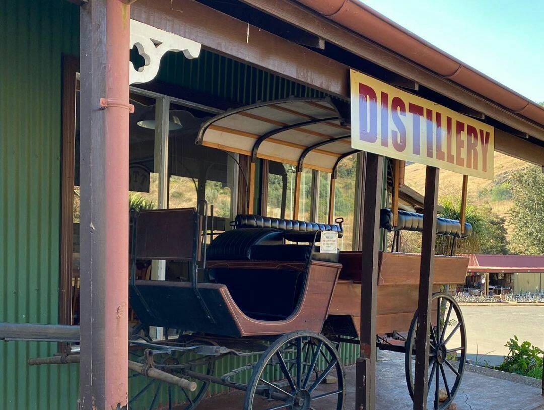 KrugerLowveld's tweet photo. Pilgrims Rest is the most enthralling museum in the Kruger Lowveld. Every building has a fascinating story...and so does the cemetery!😉
#pilgrimsrest #lowveldhistory @VisitSA_India #meetsouthafrica #gosouthafrica #historical #lovethelowveld #krugerlowveld #itsinournature https://t.co/SfICfmAHZm