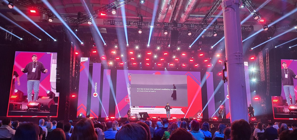 TorstenSpandl's tweet photo. #OMR22 David Fischer von highsnobiety - nicer Deepdive https://t.co/um3pST6i2g