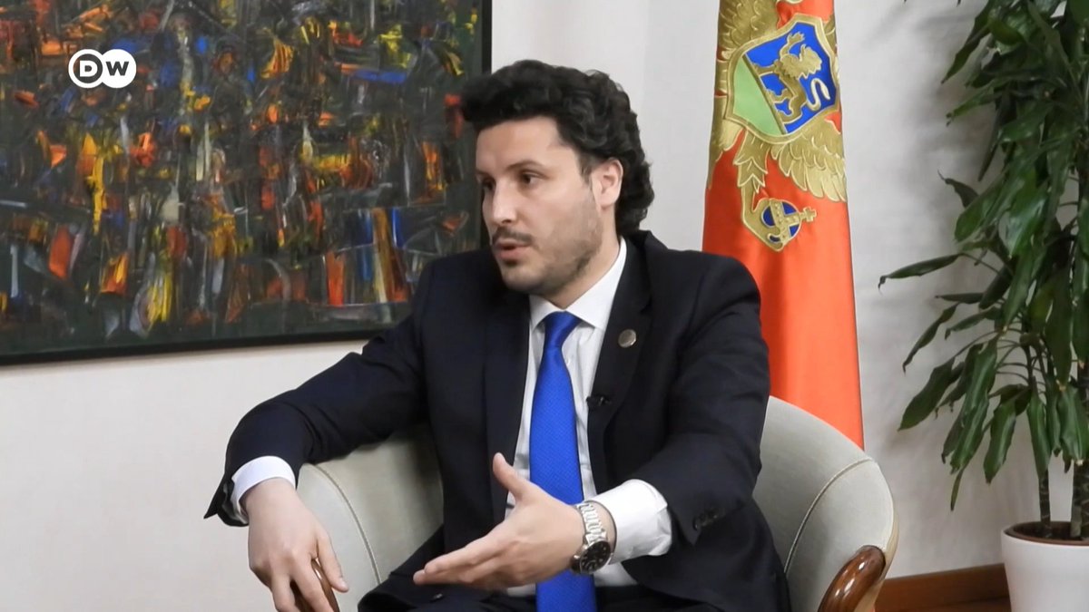 "Die russische Aggression und der Krieg sind ein weltweites Desaster und Montenegro hat da eine ganz klare Position", sagt Montenegros Premierminister Dritan Abazovic im DW-Interview mit <a href="/FeilckeA/">Adelheid Feilcke</a> und betont die Notwendigkeit eines baldigen EU-Beitritts: p.dw.com/p/4BNYv