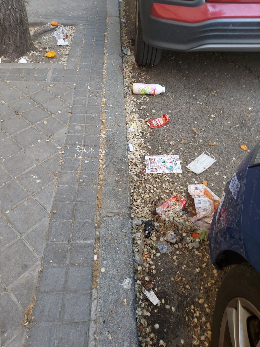VictoriaAlgora's tweet photo. @Lineamadrid Algún día vendrán a limpiar la calle Altamirano???
Va tocando después de semanas sin barrer. https://t.co/6bN82S6bem