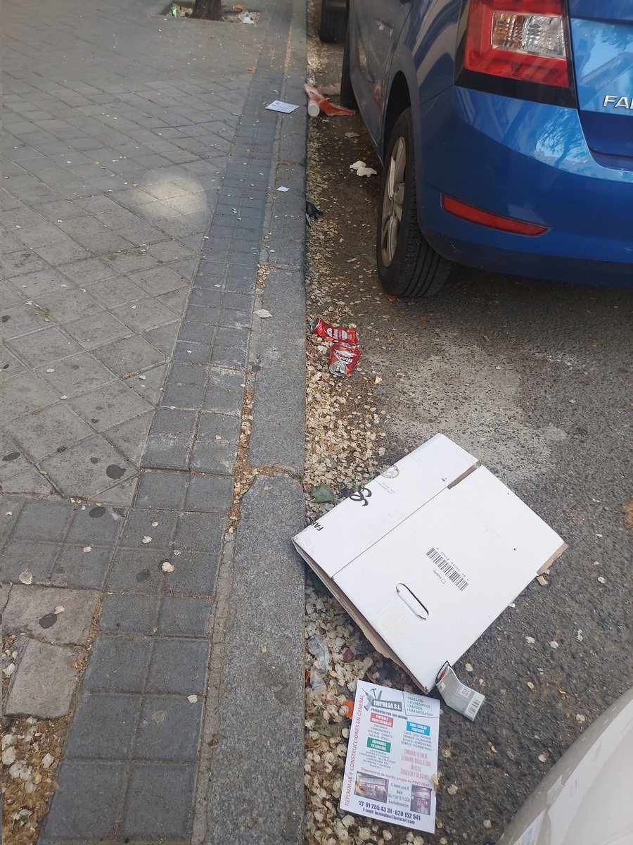 VictoriaAlgora's tweet photo. @Lineamadrid Algún día vendrán a limpiar la calle Altamirano???
Va tocando después de semanas sin barrer. https://t.co/6bN82S6bem