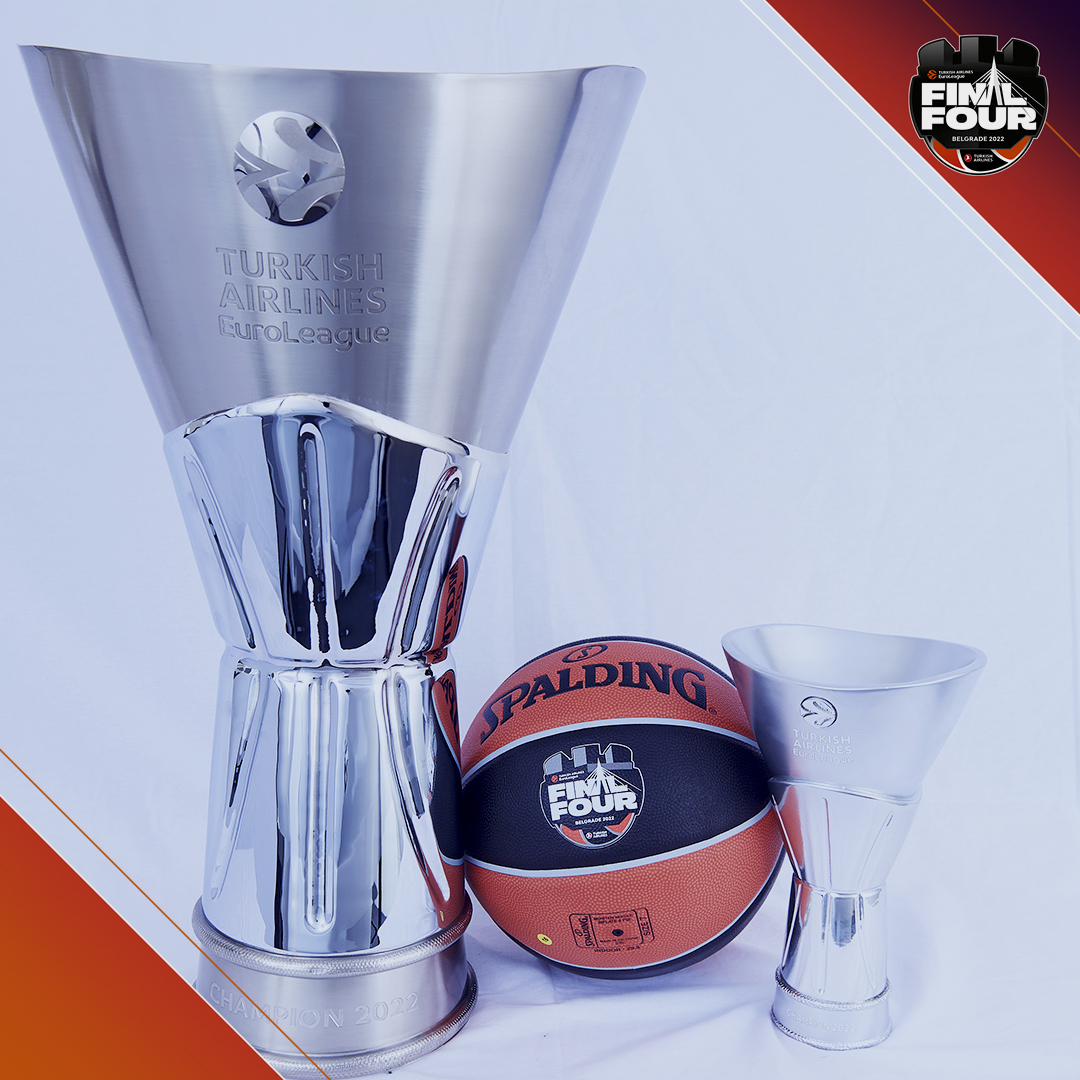 #EuroLeague'de sezonun şampiyonluk kupası 🏆

Sizce bu kupa birkaç gün sonra Anadolu Efes'in müzesine gelecek mi? #F4GLORY