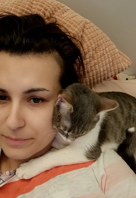 For all who thinks I'm posting only summary dressed 😁 Say HI to Sif who likes to cuddle like this 🥰🐱🐈 Happy<a href="/tag/nofilter"class="tags"><span>#nofilter</span></a><a href="/tag/pets"class="tags"><span>#pets</span></a><a href="/tag/hithere"class="tags"><span>#hithere</span></a><a href="/tag/tuesdayvibe"class="tags"><span>#tuesdayvibe</span></a>