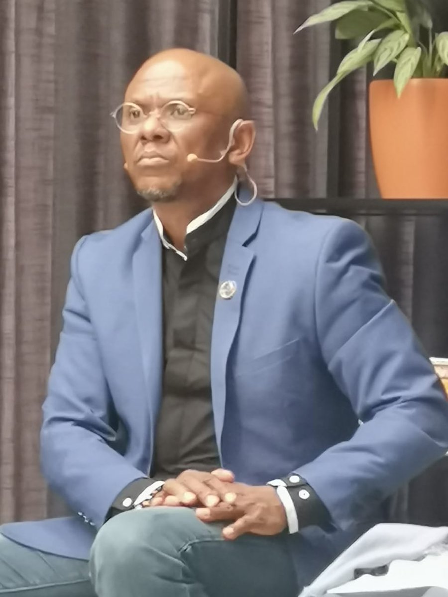 Uber_RSA's tweet photo. “Over 60% of youth are unemployed in Africa, so why are we not embracing digital platforms that can create opportunities for these youth who are geared for the future?” - Prof. Mthunzi Mdwaba @Tzoro1 #SAFutureOfWork @RehanaTBF @Nkanyiso_ngqulu @fifipeters @SihleGcil https://t.co/kQIEYme1Eu